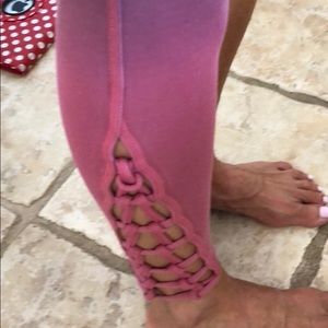 PINK VICTORIA’S SECRET LEGGINGS